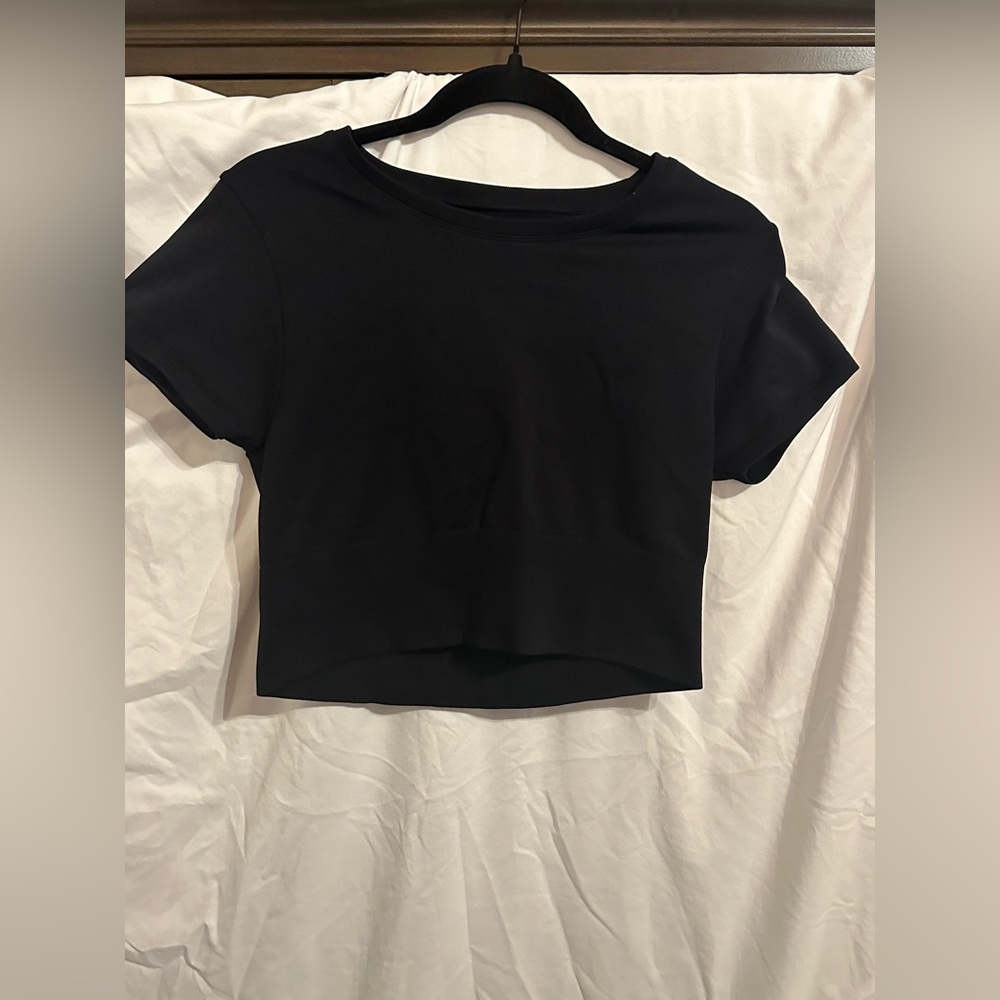 seamless black shirt
